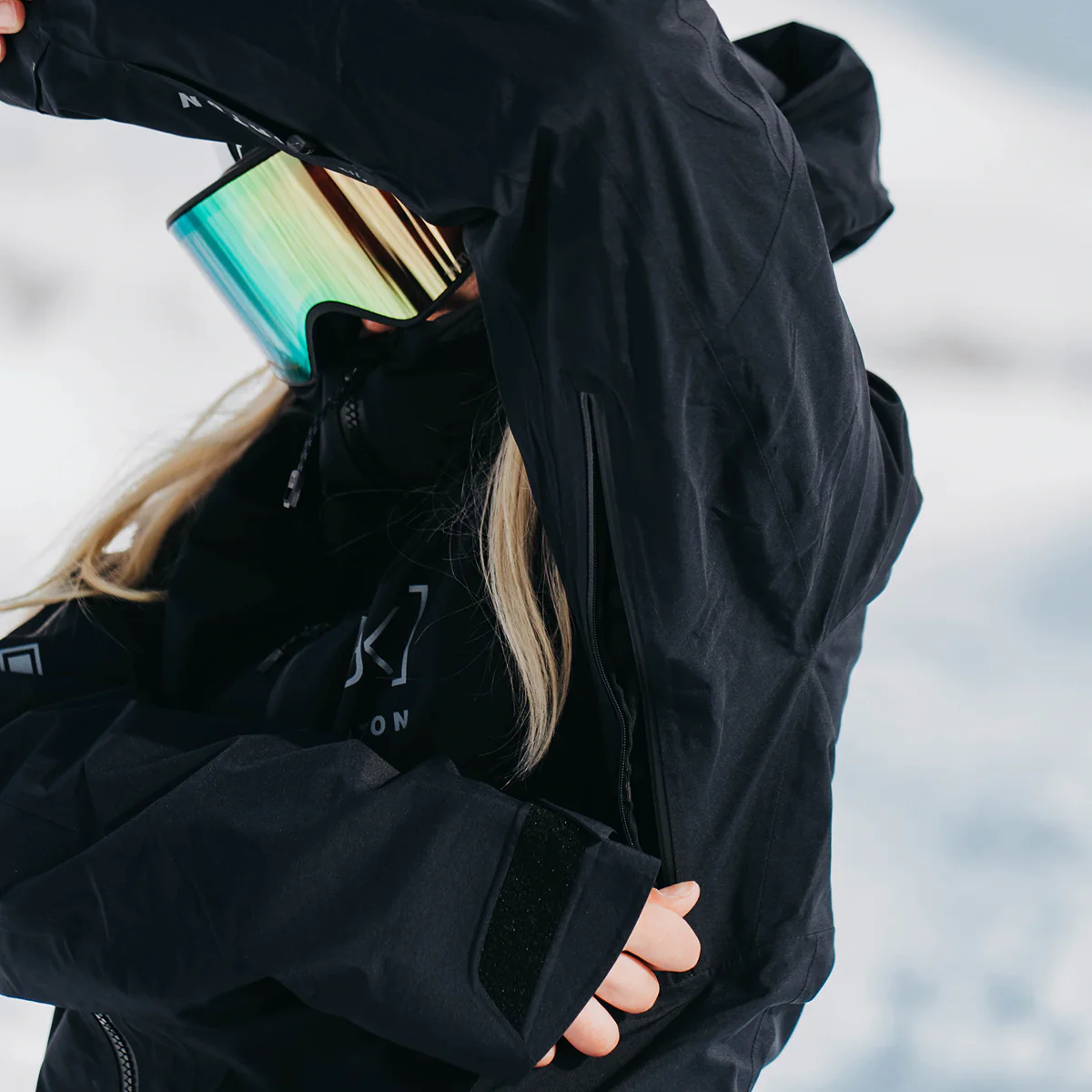 Women's AK Gore-Tex Upshift Jacket - Onhollan