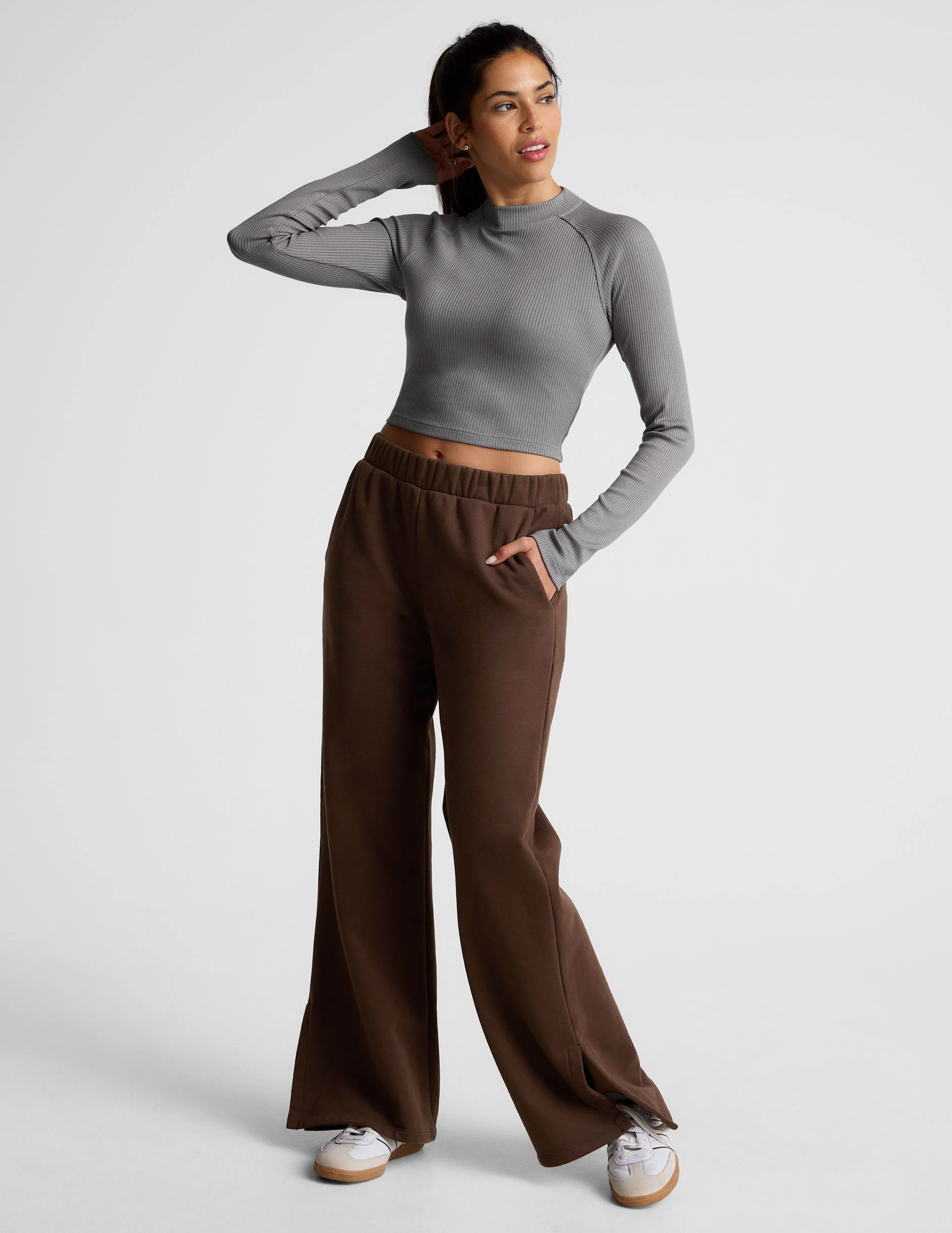 Contours Mock Neck Cropped Top - Onhollan