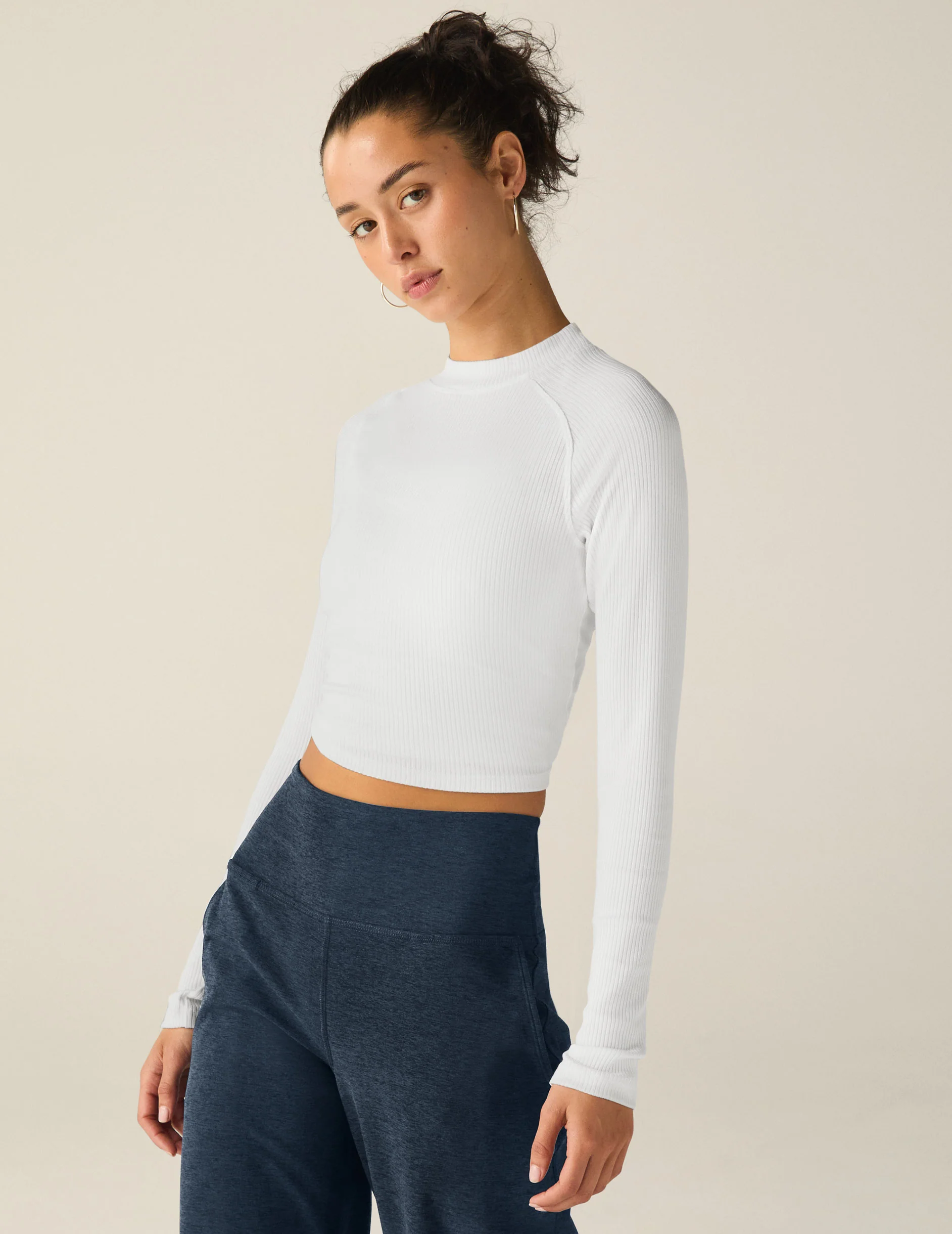 Contours Mock Neck Cropped Top - Onhollan
